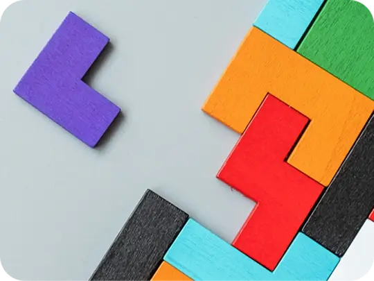 Puzzleteile, die zusammenpassen, Symbol für die Organisation der monatlichen Raten