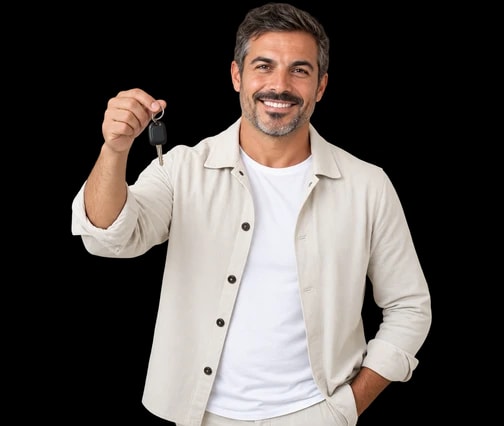 Illustratives Foto eines Mannes mit einem Autoschlüssel in der Hand